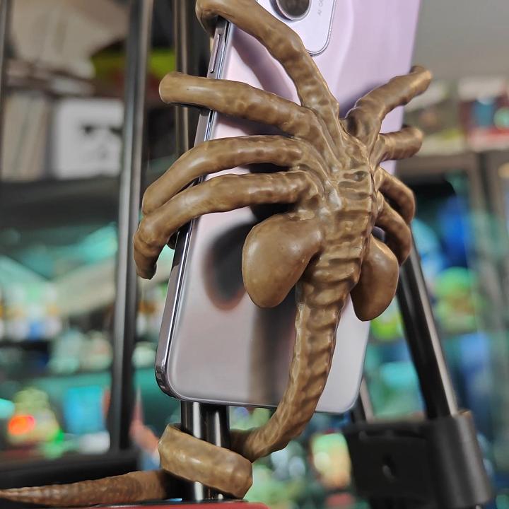 π Facehugger Phone Holder